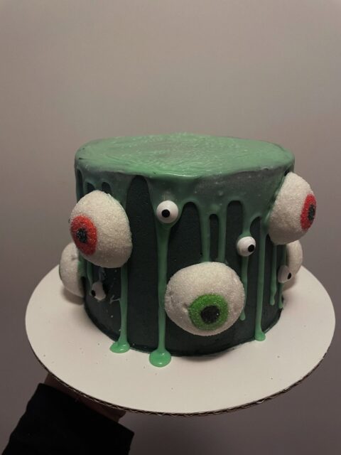 🫟👁️Slimey eyeball cake!👁️🫟
 A request by my FOUR YEAR OLD 🥲
Can’t believe he’s four!