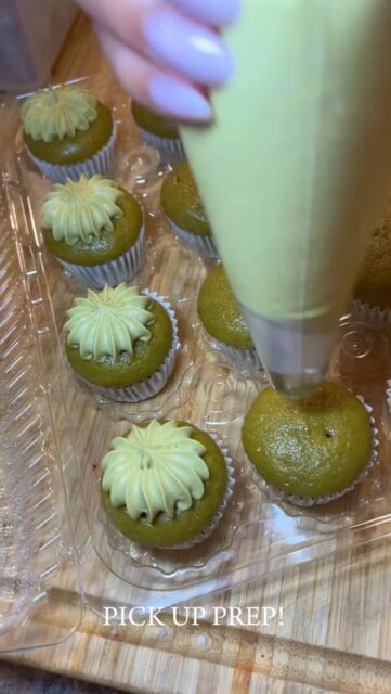 Prepping a large mini cuppie order 💝